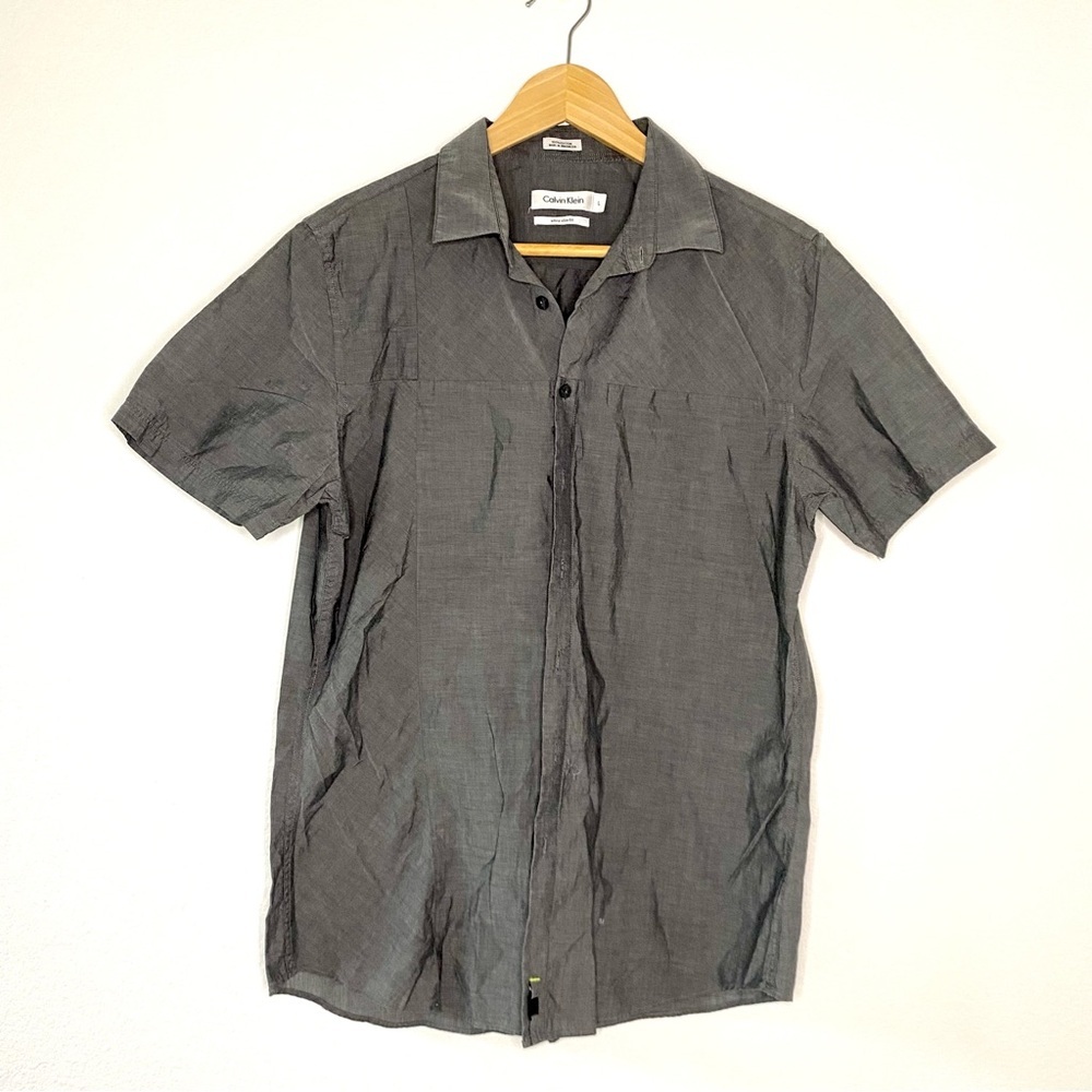 Preowned men’s button up Calvin Klein shirt Large